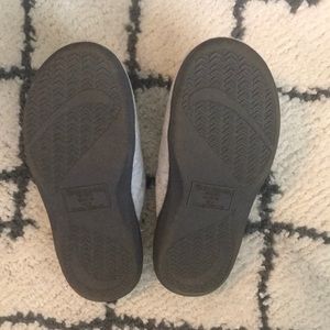 isotoner Shoes - Isotoner Slippers isotoner Shoes - Isotoner Slippers